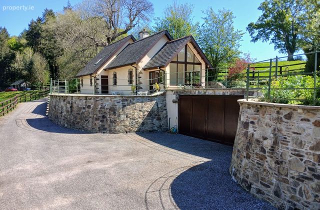 Woodbrook Lodge, Kilmurry, Kilworth, Co. Cork - Click to view photos