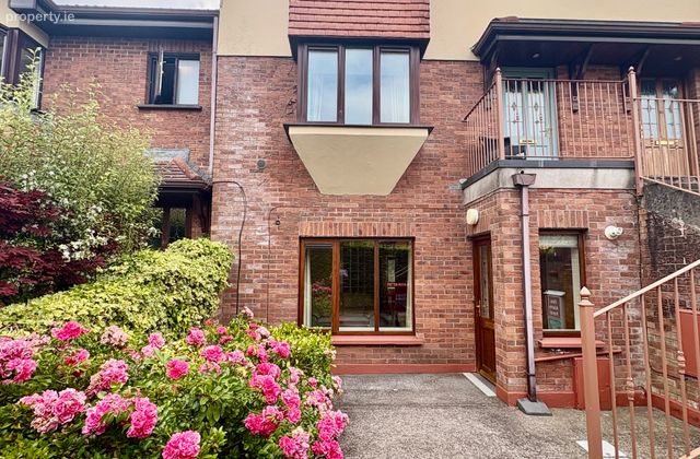 90 Welwyn Road, Maryborough Woods, Douglas, Co. Cork - Click to view photos