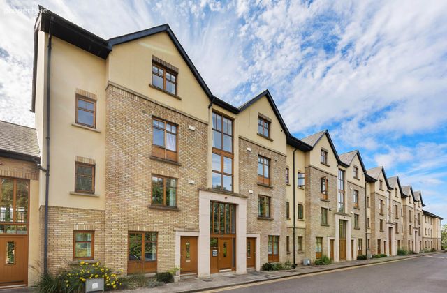 10 Woodbrook Court, Castleknock, Dublin 15, Co. Dublin, Castleknock, Dublin 15 - Click to view photos