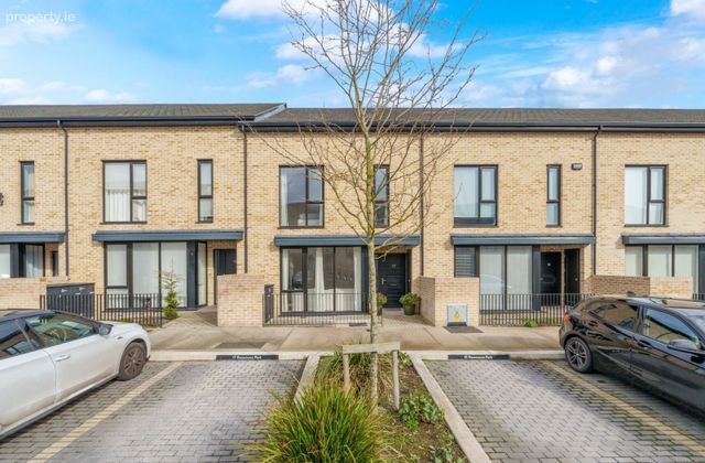 Racecourse Park, The Coast, Baldoyle, Dublin 13 - Click to view photos