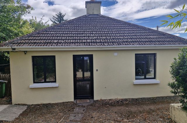 8 Rosbawn, Tinahely, Co. Wicklow - Click to view photos