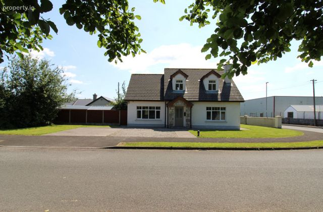 25 Deerpark, Crossmolina, Crossmolina, Co. Mayo - Click to view photos