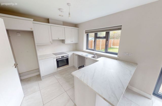 100 Crann Darach, Meadowlands, Macroom, Co. Cork - Click to view photos