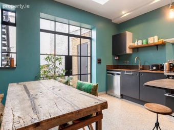 28 The Coombe, Dublin 1 - Image 4