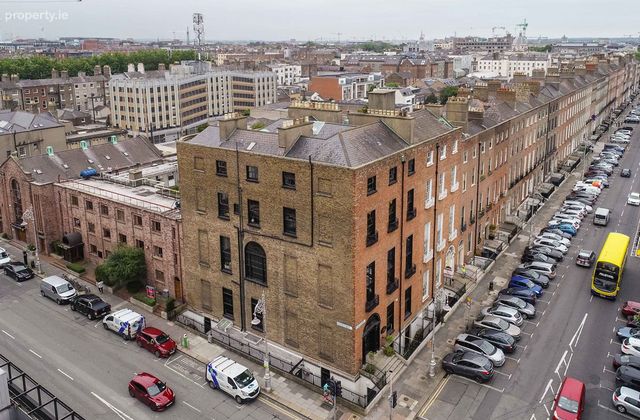 Fitzwilliam Street Lower, Dublin 2 - Click to view photos