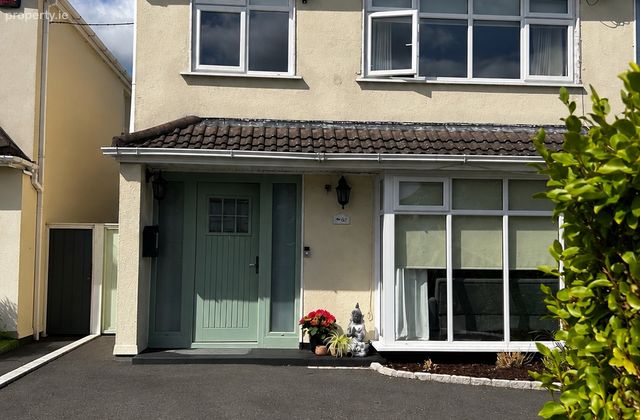 60 The Avenue, Woodpark, Ballinteer, Dublin 16 - Click to view photos