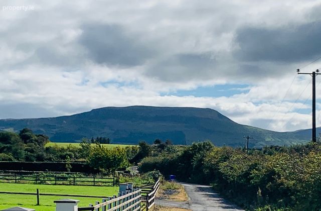 Drumacrin, Bundoran, Co. Donegal - Click to view photos