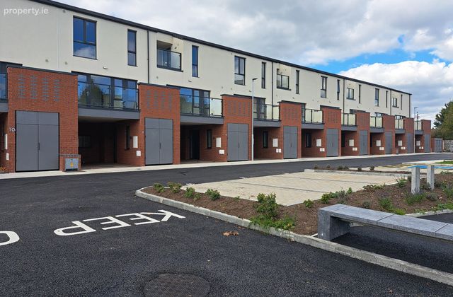 Three Bedroom Duplex, Naas, Co. Kildare - Click to view photos