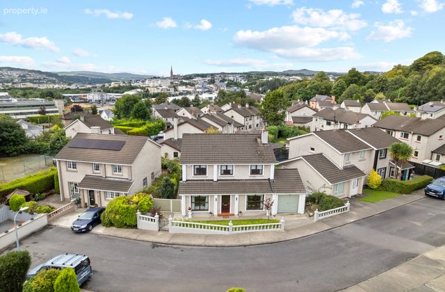 17 Oaklands Park, Letterkenny, Co. Donegal, Letterkenny, Co. Donegal - Click to view photos