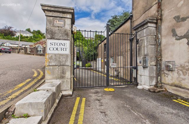 8 Stone Court, Trafalgar Hill, Montenotte, Co. Cork - Click to view photos