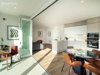 Apt 18 Gate House, The Locks, Charlemont Square, Dublin 2 - Image 2