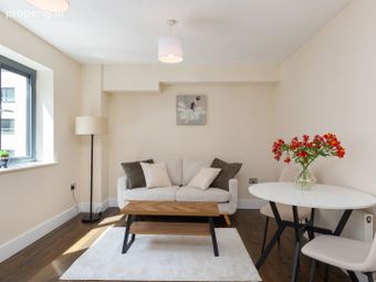 Apt 101 Block 100 Cathedral Court, New Street South, Dublin 8 - Image 2
