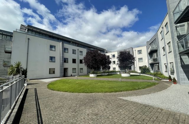 Apartment Lansdowne Hall, O' Callaghan's Strand, Limerick City Centre, Co. Limerick - Click to view photos