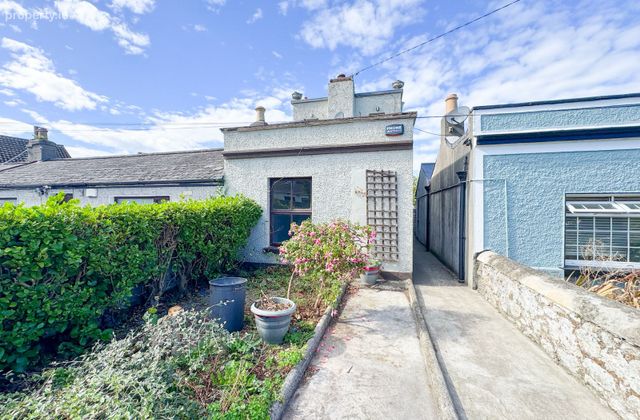4 Leslie Avenue, Dalkey, Co. Dublin - Click to view photos