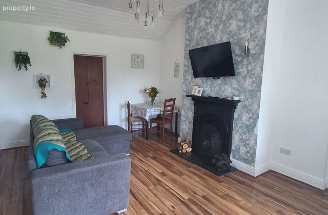 Ne&iacute;d&iacute;n Cottage, Ballinacurra, Croagh, Co. Limerick - Click to view photos