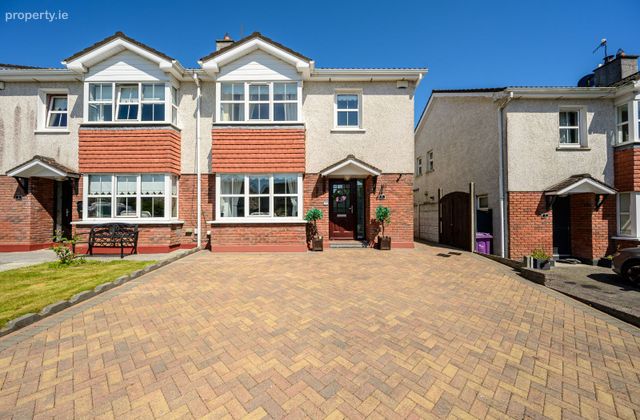 4 Dun Eoin Brook, Carrigaline, Carrigaline, Co. Cork - Click to view photos