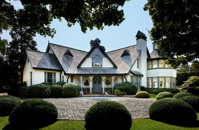 Weavers Hall, Plunkett Avenue, Foxrock, Dublin 18 - Click to view photos