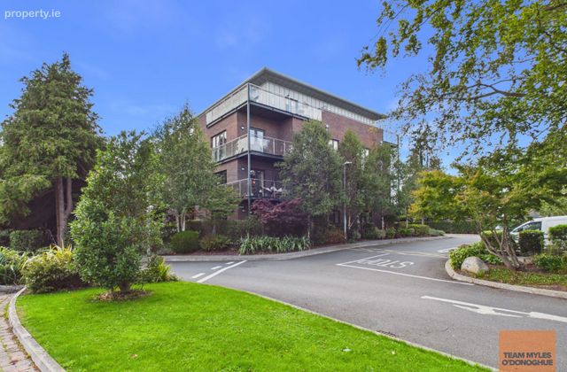 15 Garryknock, Bracken Park Drive, Castleknock, Dublin 15 - Click to view photos