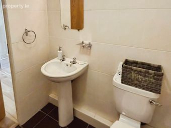 Apartment 18, The Lodge, The Oaks, Classes Lake, Ballincollig, Co. Cork - Image 4