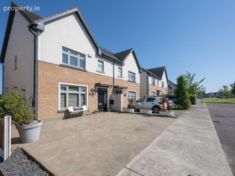 25 The Lawn, Janeville, Carrigaline, Cork, Carrigaline, Co. Cork