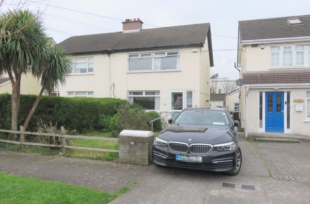 39 Castle Grove, Dublin 22, Clondalkin, Dublin 22 - Click to view photos