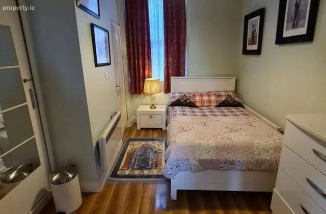 Mahony's Avenue, Montenotte, Co. Cork - Click to view photos