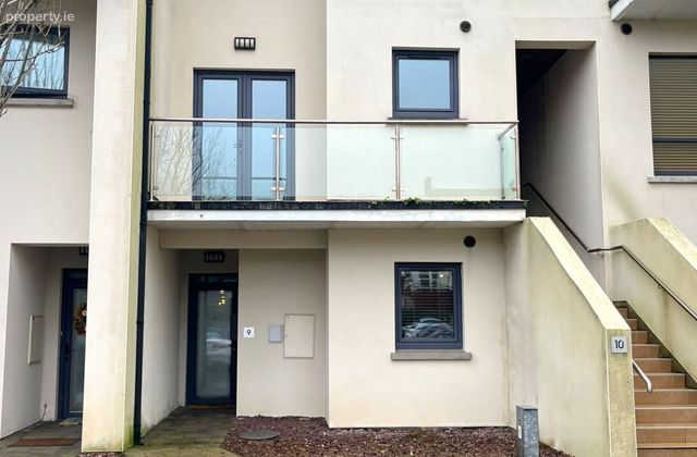 9 Riverbank, North Main Street, Bandon, Co. Cork - Click to view photos
