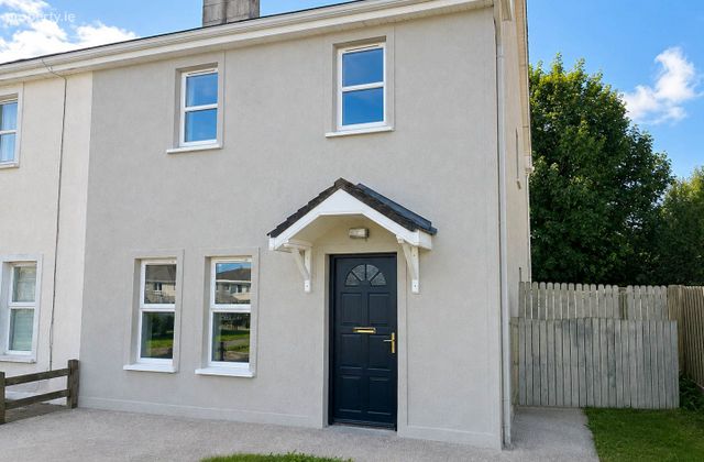 19 New Line Close R32vr04, Mountrath, Co. Laois - Click to view photos