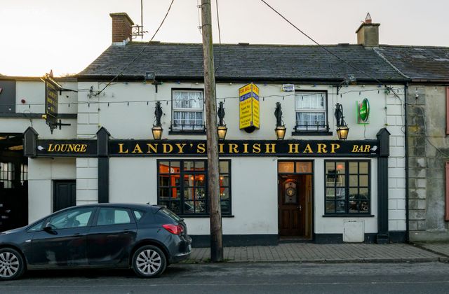 Landy's Irish Harp, Irish Street, Ardee, Co. Louth - Click to view photos