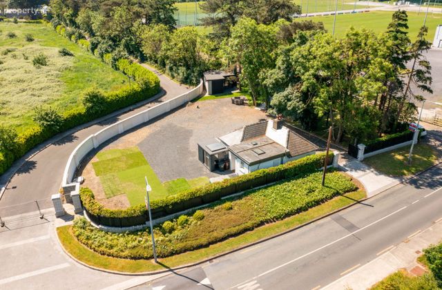 Gate Lodge Oatlands House, Castleknock, Dublin 15 - Click to view photos