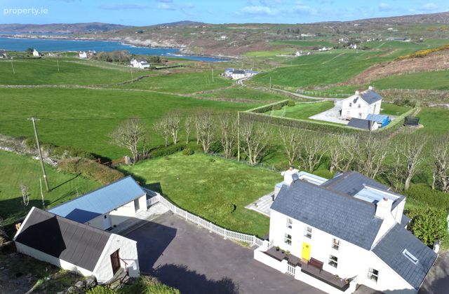 Gortacrossig, Castletownshend, Co. Cork - Click to view photos