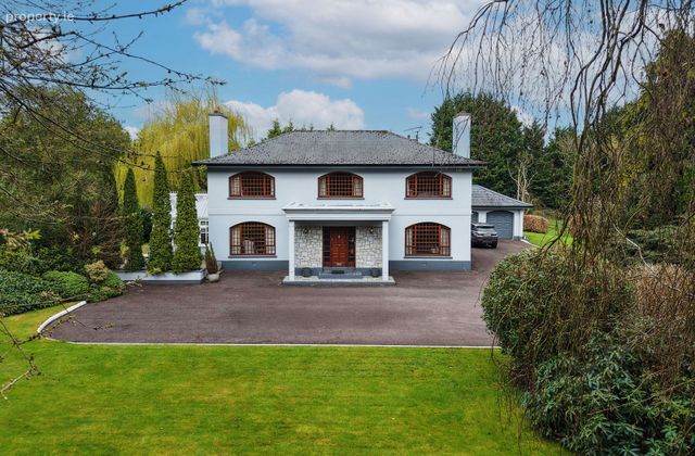 Woodview, Headford Road, Kells, Co. Meath - Click to view photos