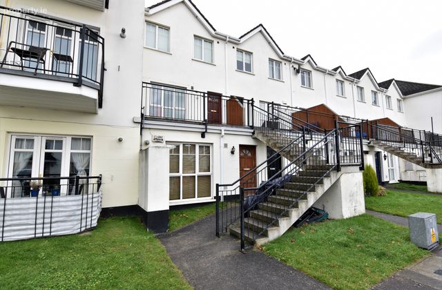 Holywell Green, Swords, Co. Dublin - Click to view photos