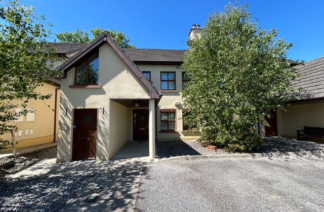 Apt 18 Lakes Village, Killaloe, Co. Clare - Click to view photos