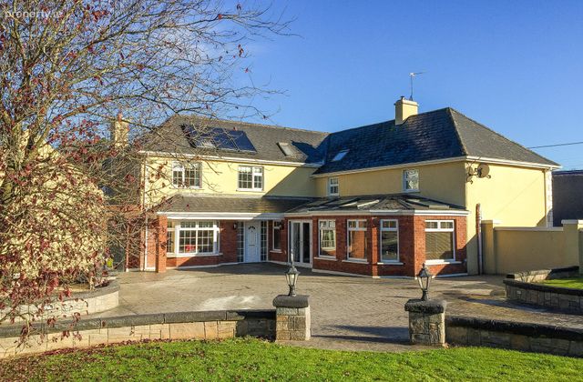 Commercial Premises &amp; 5-bed House, Hollyford Village, Hollyford, Co. Tipperary, Hollyford, Co. Tipperary - Click to view photos