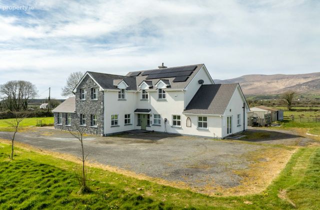 Ardcanaught West, Castlemaine, Co. Kerry - Click to view photos