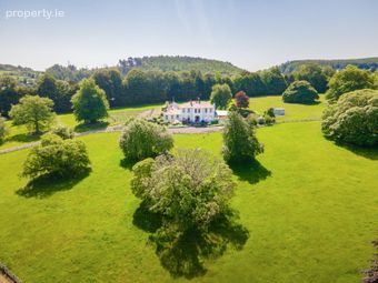Newgrange, Barnaslingan Lane, Ballycorus, Co. Dublin