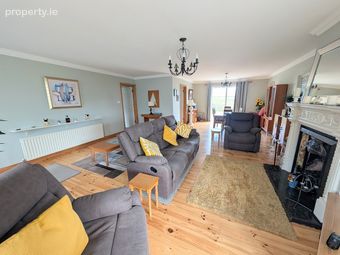 9 Derg Manor, Dromineer, Nenagh, Co Tipperary, Dromineer, Co. Tipperary - Image 2