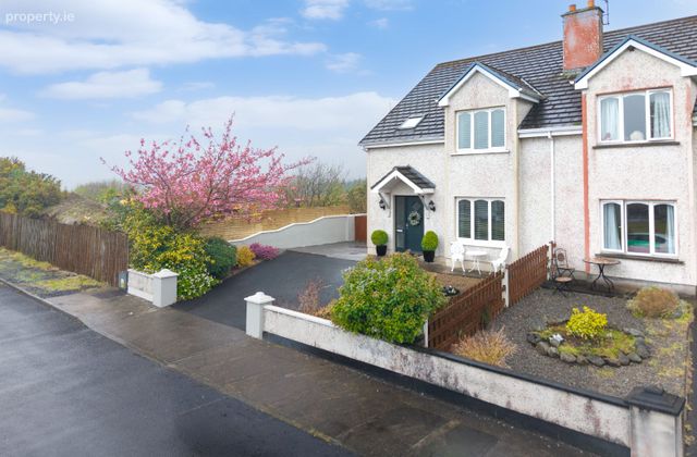 28 Cnoc An Dara, Foxford, Foxford, Co. Mayo - Click to view photos