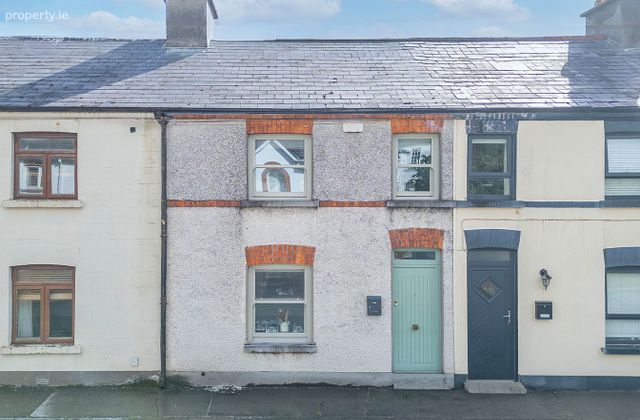 6 Palmyra Park, Galway, Taylor's Hill, Co. Galway - Click to view photos