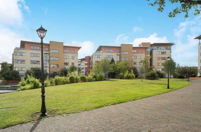 8 The Oval, Cabinteely, Dublin 18 - Click to view photos