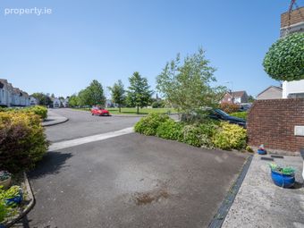 24 Carmen Lawn, Garryduff, Rochestown, Cork, Rochestown, Co. Cork - Image 2