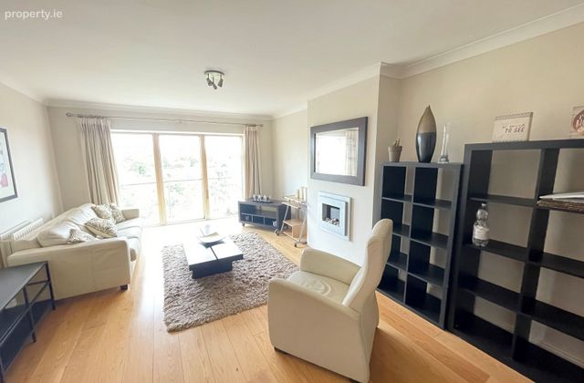 The Oaks, Rockfield, Dundrum, Dublin 16 - Click to view photos