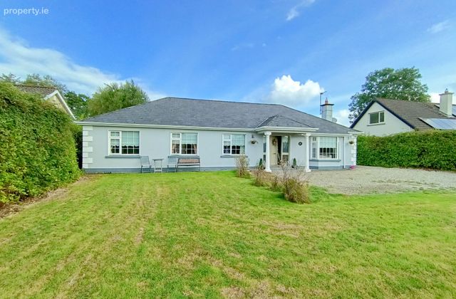 28 Parkroe Heights, Ardnacrusha, Parteen, Co. Clare - Click to view photos
