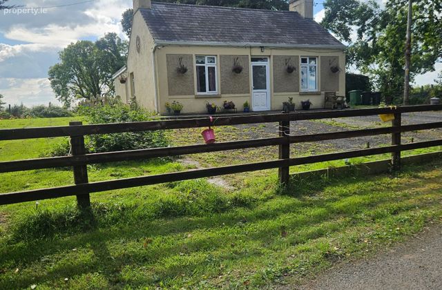 Taghnoose, Carrowbehy, Loughglynn, Co. Roscommon - Click to view photos