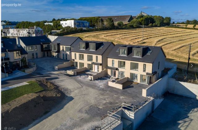 Two Bedroom Courtyard, Kinsale, Co. Cork - Click to view photos