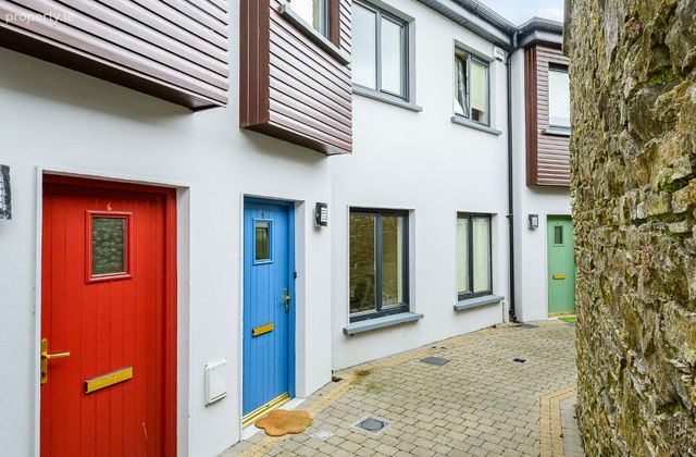 5 The Shambles, Allen Square, Bandon, Co. Cork - Click to view photos