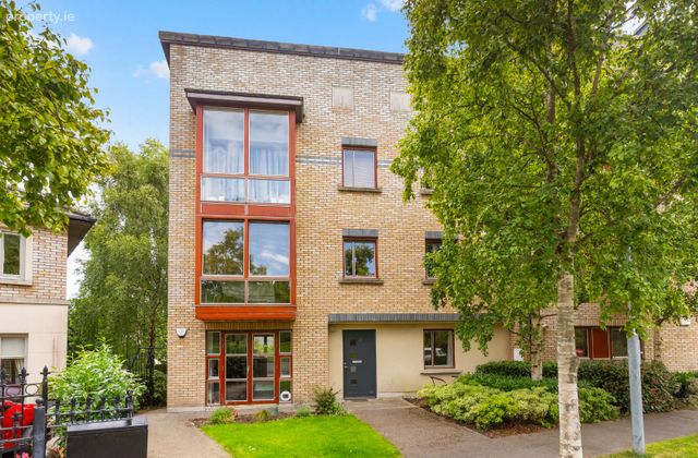 11 Belarmine Park, Stepaside, Dublin 18, Stepaside, Dublin 18 - Click to view photos