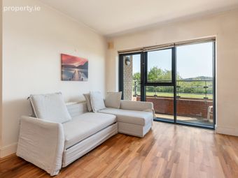 108 East Courtyard, Tullyvale, Cabinteely, Dublin 18, Cabinteely, Dublin 18 - Image 4