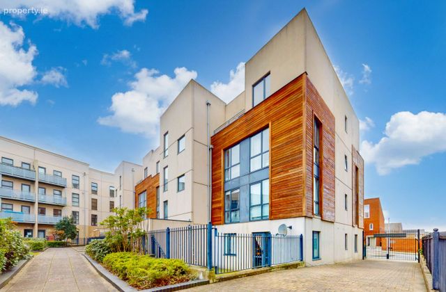 12 Compass Court South, Royal Canal Park, Ashtown, Dublin 15 - Click to view photos